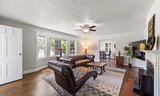 Lindley Park Casa | Perfect Lindley Park location - Minutes from GAC, Coliseum, Restaurants and Pubs