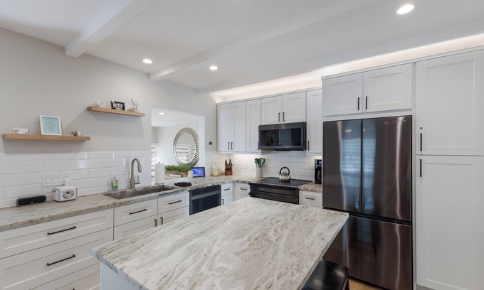 Siesta Key Village Condominio | Local perfecto en el pueblo, a 1 1/2 cuadra de la playa n. ° 1 de EE. UU., Piscina, wifi, sol y diversión