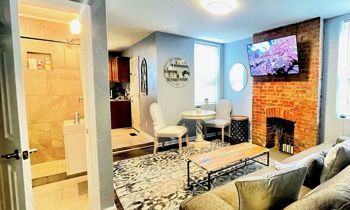 Central Northside Apartamento | *Perfect Locale* Mins to all Attractions+Free Park