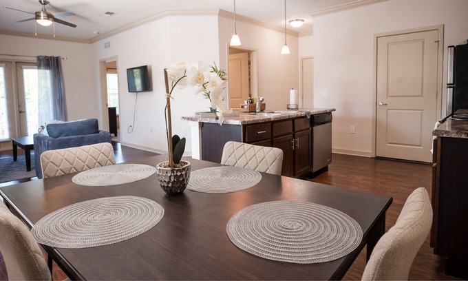 Golden Glades - The Woods Apartamento | Perfect location! 10 min drive to the beach and close to the MAYO CLINIC!