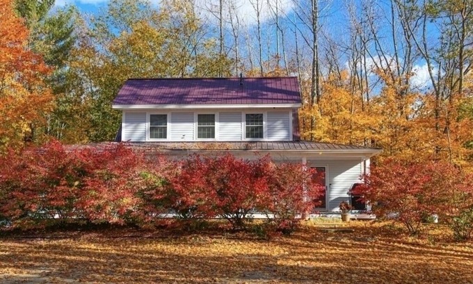 Intervale Casa | Perfect location & hot tub! Cozy home for couples, parties of 4, possibly more!