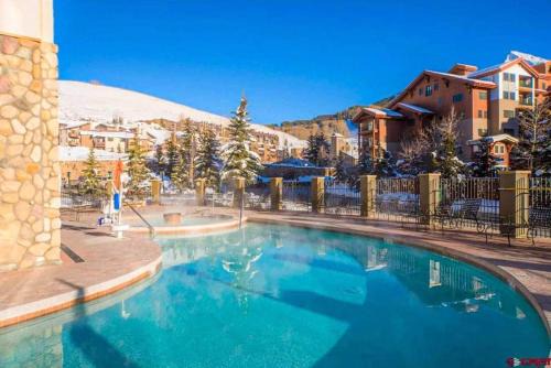 Crested Butte Casa | Perfect Location Outdoor Pool and Hot Tub 273