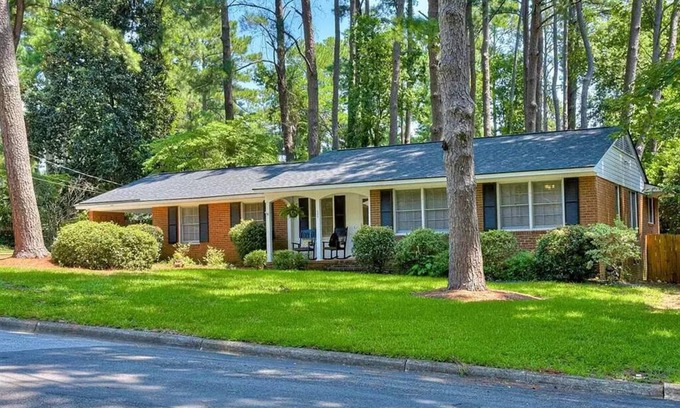 Augusta Casa | Perfect Masters rental less than 2 miles from the course!