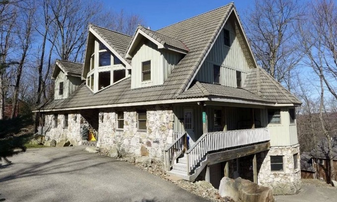 Hidden Valley Casa | Perfect Mountain Retreat; minutes from all the Laurel Highlands has to offer!