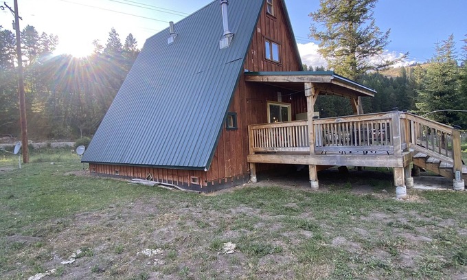 Wauconda Cabina | Perfect outdoorsman retreat! Centered around many lakes and public access areas