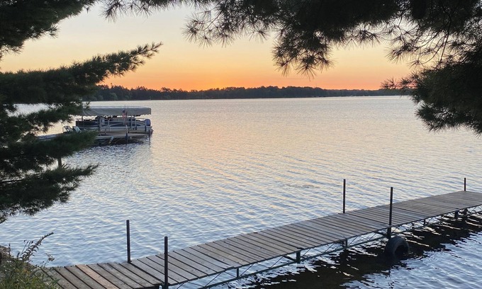 Britt Cabina | Perfect place for your next stay: Vintage cabin, quiet lake, and a classic sauna