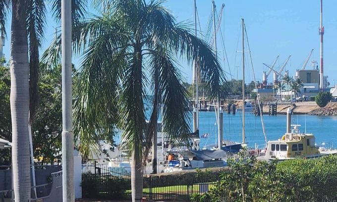 South Townsville Apartamento | Perfect Position at Park Regis