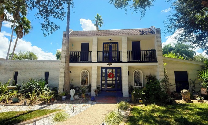 Palm Valley Casa | Perfect & Private - 2 lg bedrooms, huge kitchen, hot-tub & more "Summer Special"