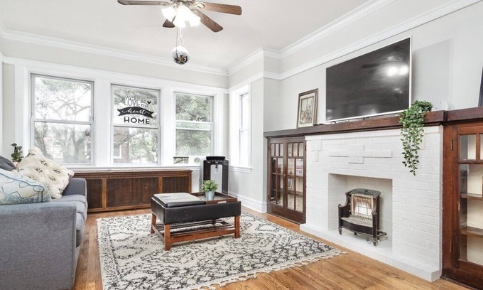 Cragin Apartamento | Perfect Private Chicago Getaway Near Logan Square!