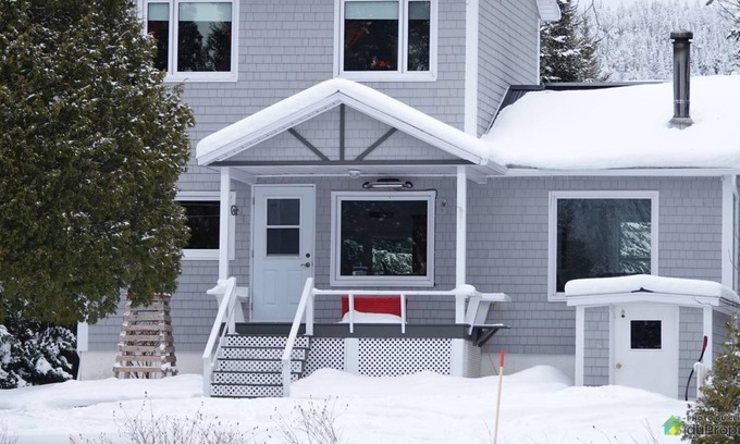 St-Aubert Chalet De Esquí | Perfect private family cottage. By the lake.
