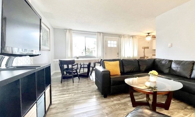 Lakewood Apartamento | Perfect Private Retreat Near Beaches & Downtown!
