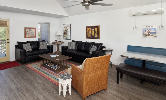 Folly Beach Apartamento | Perfect Purple Palace Folly Vacation Apt C