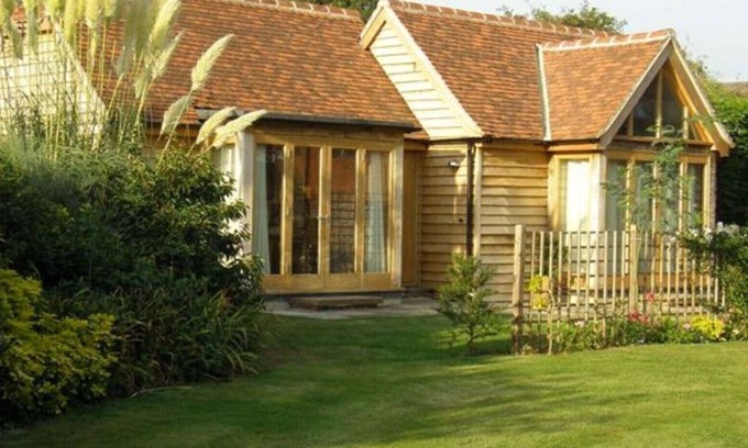 Chichester Cabaña | Perfect retreat for a relaxing break close to Goodwood, South Downs & Chichester