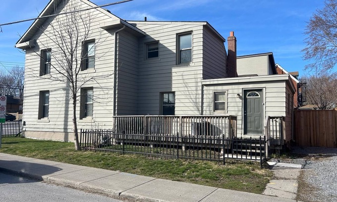 Inner Harbour Casa | Perfect Retreat in Kingston Downtown