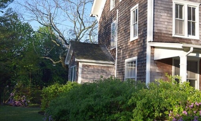 East Quogue Casa | Perfecto retiro de verano con piscina climatizada y tenis