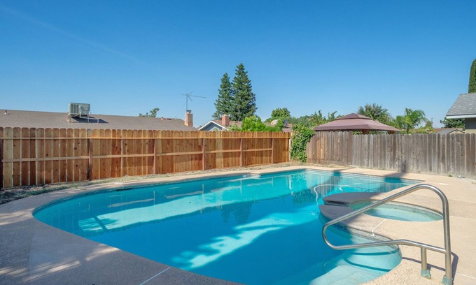 Clovis Casa | Perfect Summer Retreat in Clovis w Swimming Pool
