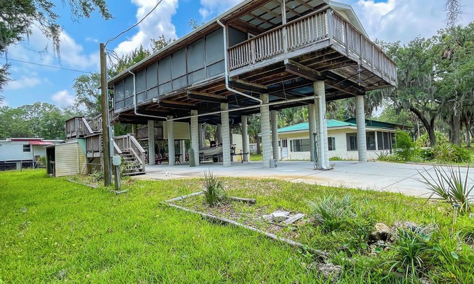 Suwannee Casa | Perfect Suwannee Getaway! Steps from the water with Elevator!