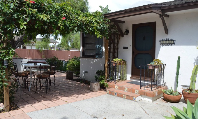 Old Town Casa | Perfect to see Old Town! Easy Walk to restaurants, parks, trails &Train Station!