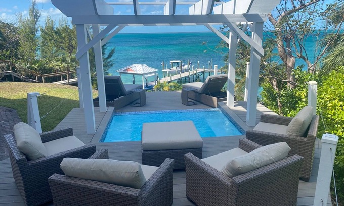 Green Turtle Cay Casa | Green Turtle Cay, en Sea of Abaco - Muelle privado, piscina / spa, máquina de hielo