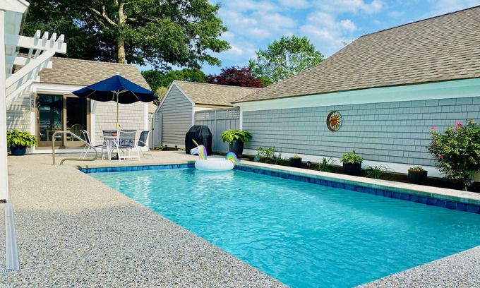 Mews Village Casa | Casa de vacaciones con piscina privada en New Seabury