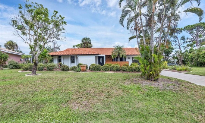 Cape Haze Casa | Perfect waterfront home complete with dock and boat lift.