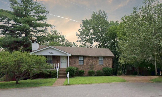 Nashville Casa | Perfect Writer's retreat: Peaceful and a half mile walk to Percy Priest Lake!