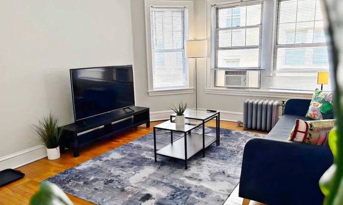 South Evanston Apartamento | Perfectly Located 1-Bedroom Unit