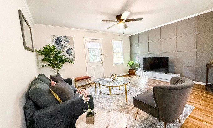 Southeast Raleigh Casa | Perfectly located 2 en suite townhome in Raleigh