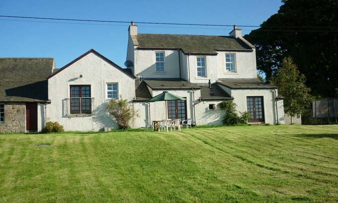 Balerno Cabaña | Perfectly located for The Pentlands. It also has easy access to the city.