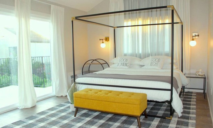 University City Casa | Perfectly located mid-century inspired family townhome