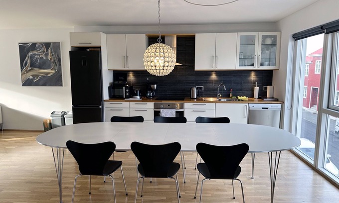Vesturbær Apartamento | Perfectly located, very spacious 2 bedroom apartment in the heart of Reykjavik