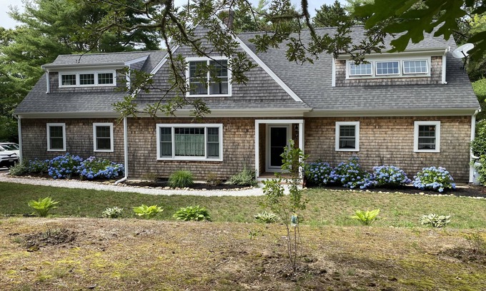 Chatham Casa | Perfectamente ubicado, con aire acondicionado central. 3BR, duerme 6
