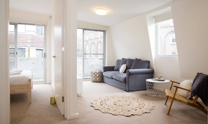 Pyrmont Apartamento | Perfectly Pyrmont Sun drenched Nordic Simplicity