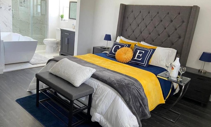 Palm Beach - West Palm Beach Casa | Perfectly Relaxing Queen Suite/Freestanding Tub,
