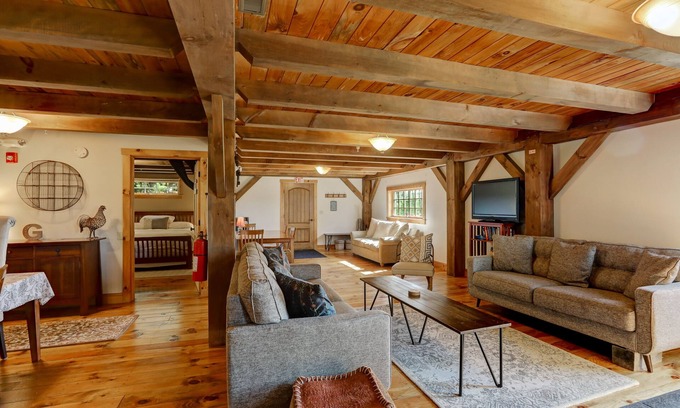 Fairfax Cama Y Desayuno | Perfectly Vermont bed and breakfast w/ en suite bath- Hazelnut Room