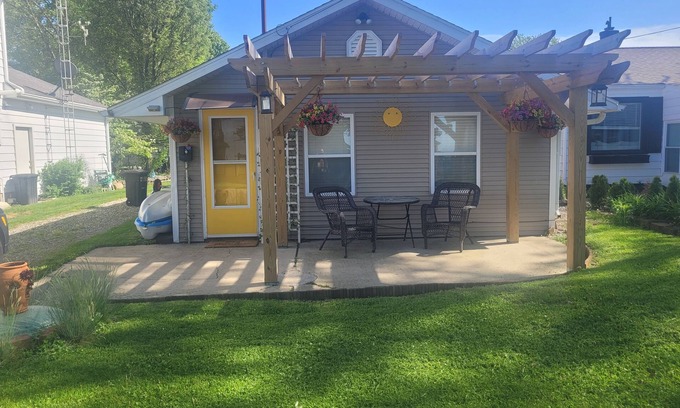 Brooklyn Casa | Pergola Place - Lake Access, 2 Bedroom, Sleeps 5, Pet Friendly
