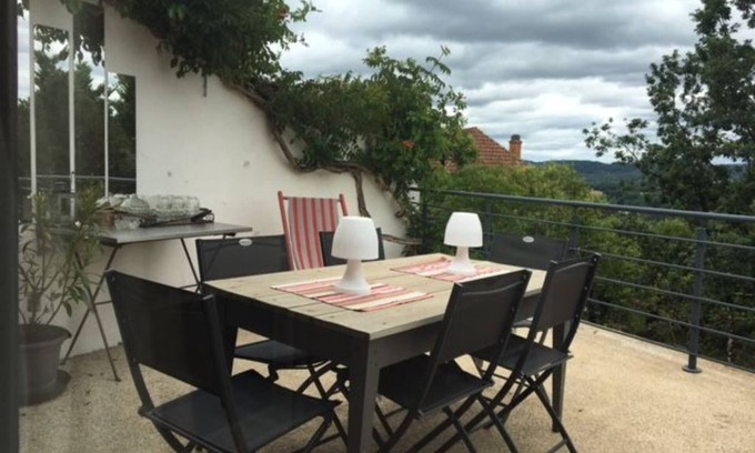 Pays-de-Belves Casa | Perigordian-style village house, valley views, terrace, winter garden