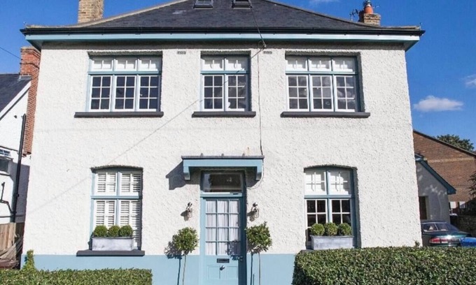 Minster on Sea Casa | Period property a short walk from the beach.