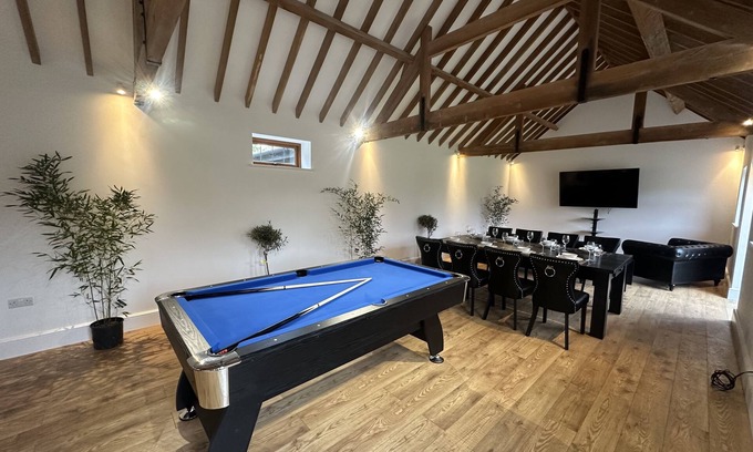 Huntingdon Casa | Period renovated character barn located within oldhurst village.