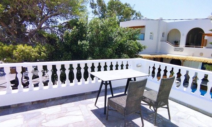 Perissa Casa | Perissa Art Villa - Kitchen & Washing Machine