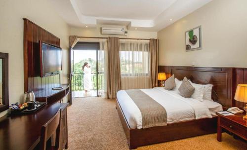 Kasese Hotel | perky africa tours