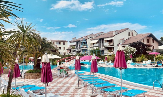 Desenzano del Garda Complejo | Perla Apartment - 3 piscinas y un bar - Desenzano