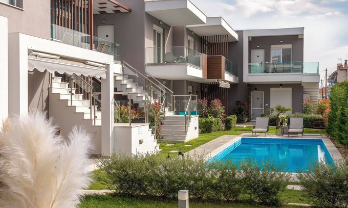 Paralia Ofryniou Apartamento | Perla One - Bedroom Apartment with Pool Access, Perla Residential Complex