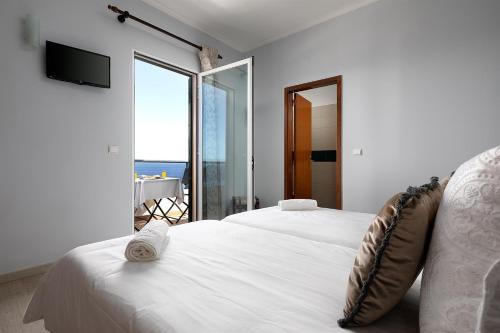 Porto Moniz Casa | Perola Views Inn by Homie
