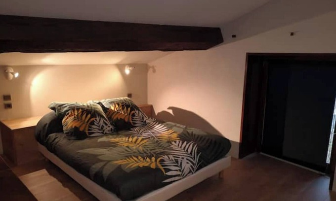 Perouges Casa | Perougeoise house with private jacuzzi