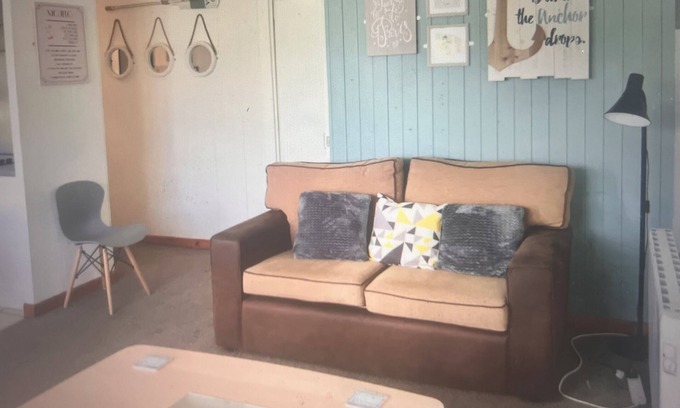 St. Agnes Casa | PERRANPORTH BUNGALOW - 3 Bedrooms - Communal Swimming, Tennis, Play Area, Bar