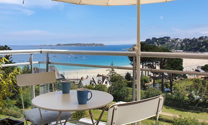 Perros-Guirec Apartamento | Perros, vista al mar, estudio renovado frente a la playa de Trestraou