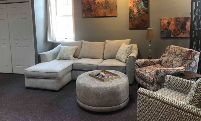 Perrysburg Apartamento | Perrysburg Purple Penthouse- Downtown Area Loft