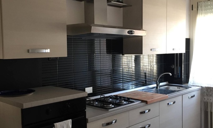 Pineta Apartamento | Pescara 2bd 2ba 4to Piso Vista Apt. Cerca de la playa, parque, universidad