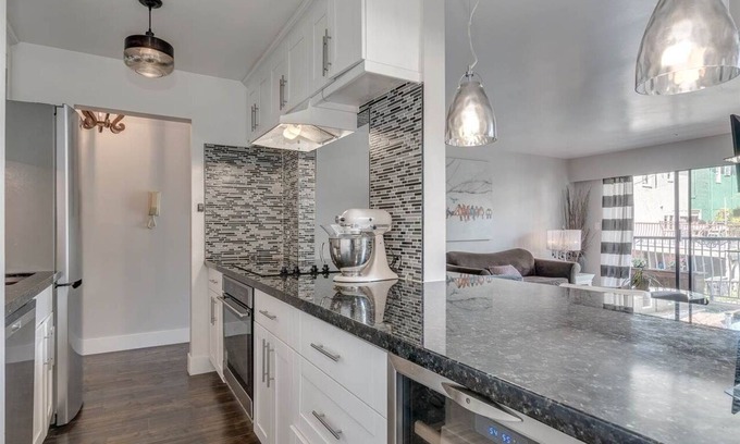 Grandview-Woodland Condominio | Pet- and Couple-friendly condo in Vancouver's best neighbourhood